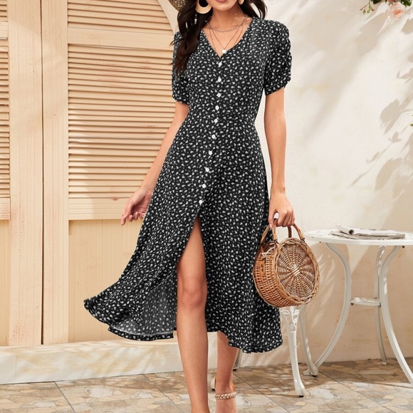 Bellanblue Dresses & Skirts - Boho Black floral print button up v neck Puff Sleeve dress